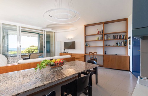 Punta Ala Apartment | Cosy apartment for 10 guests with WIFI, TV, balcony and pets allowed