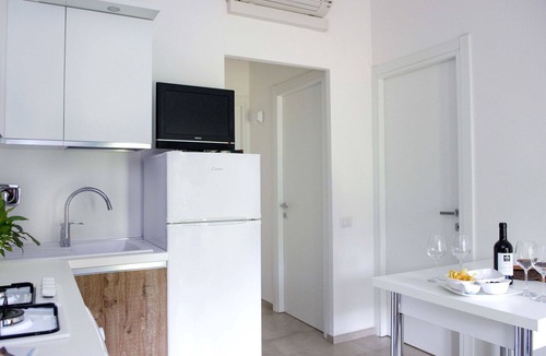 Le Rocchette House | Cosy apartment in villa for 5 people with WIFI, pool, A/C, TV and patio