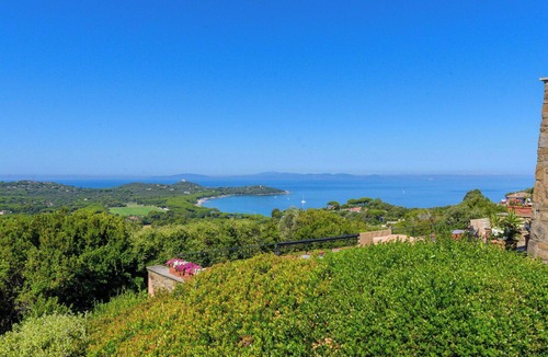 Punta Ala Apartment | Cosy apartment for 6 guests with A/C, WIFI, TV, patio, pets allowed and panoramic view
