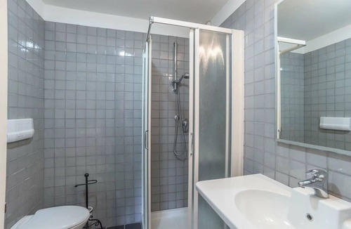 Agello Bed & Breakfast | Cosy room for 2 guests with pool, A/C, WIFI, TV, veranda and pets allowed, close to Perugia
