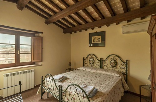 Agello Bed & Breakfast | Cosy room with A/C, WIFI, pool, TV, patio, pets allowed and panoramic view, close to Perugia