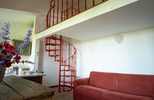 Agello Bed & Breakfast | Cosy room with WIFI, pool, A/C, TV, patio, pets allowed and panoramic view, close to Perugia