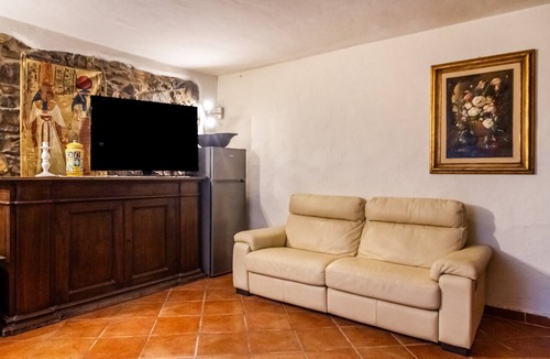 Tatti House | Country House 'La Casa Del Pino' with Mountain View, Private Garden and Wi-Fi