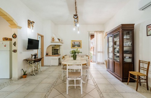 Parati House | Countryside Villa 'Maison D'Artemisia' with Private Garden and Air Conditioning