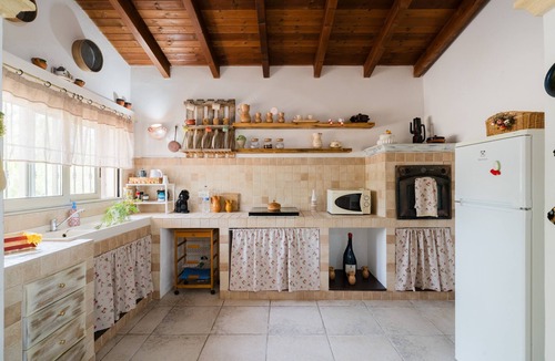 Parati House | Countryside Villa 'Maison D'Artemisia' with Private Garden and Air Conditioning