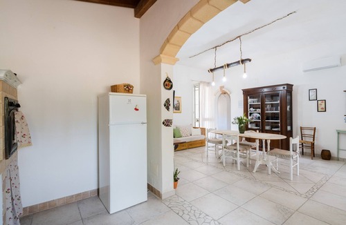 Parati House | Countryside Villa 'Maison D'Artemisia' with Private Garden and Air Conditioning