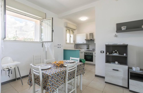 Cava dʼAliga Apartment | Cozy apartment in Cava D'Aliga with WiFi