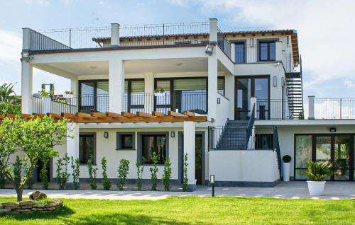 Mazzarino House | Cozy Apartment In Mazzarino With Swimming Pool