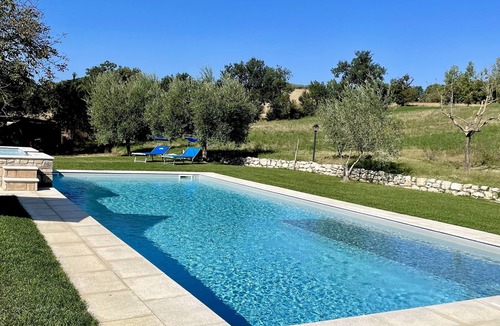Fratta Apartment | Cozy apartment in villa with pool surrounded by olive trees in Todi - Olivo