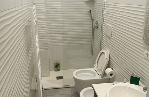 Bolognina Apartment | COZY EQUIPPED AND COMFORTABLE APARTMENT NEAR FAIR AND STATION