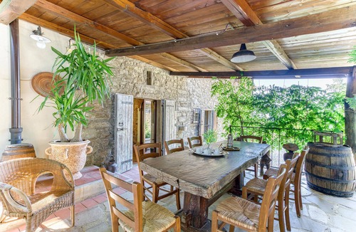 Arezzo House | Cozy home in Arezzo AR with private swimming pool, can be inside or outside