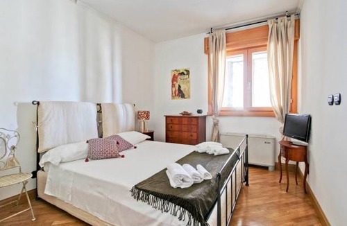 Garbatella Apartment | Cozy Terrace Close To Eataly And Metro Piramide