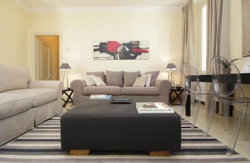 Rione III Colonna Apartment | Crispi Luxury Apartments - My Extra Home
