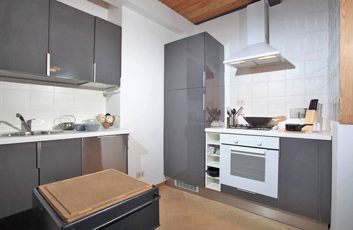Rione V Ponte Apartment | Dalí, charming and modern ground floor loft
