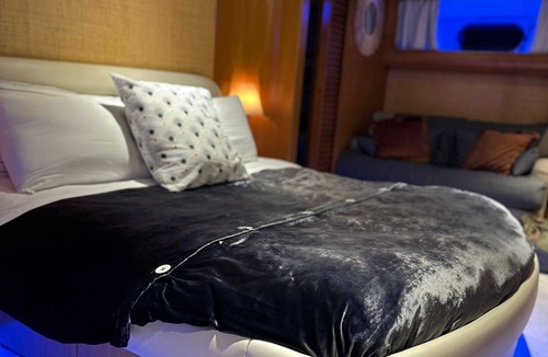 Fiumicino Bed & Breakfast | Davidon Yacht