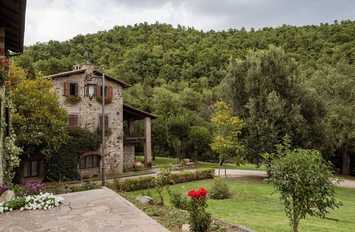 Celleno Villa | Dazzling Lazio Villa | Villa Bellona | 4 Bedrooms | Private Garden | Spacious.
