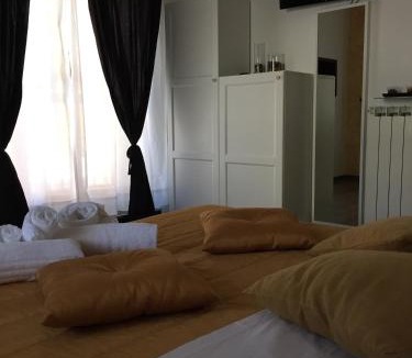 Cinecitta House | De Guestibus