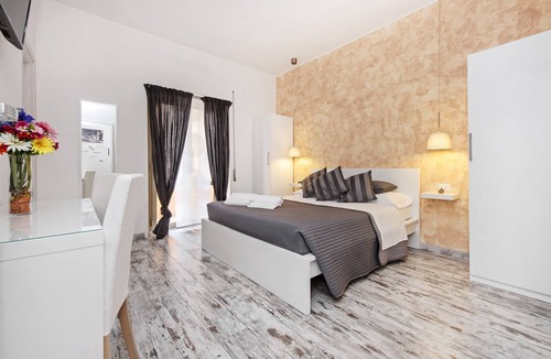 Cinecitta House | De Guestibus