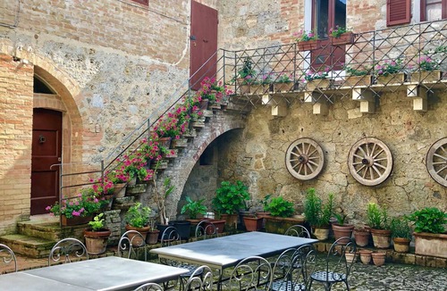 Ville di Corsano Apartment | Delightful 2-bedroom apartment in the iconic Tuscan countryside