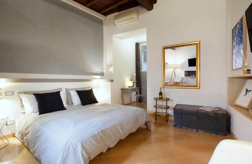 Rione VII Regola Apartment | Delle Grotte Apartment