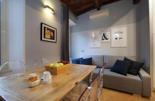 Rione VII Regola Apartment | Delle Grotte Apartment