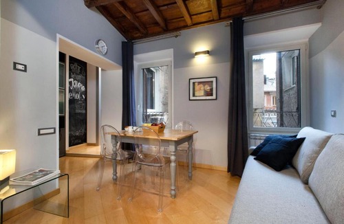 Rione VII Regola Apartment | Delle Grotte Apartment
