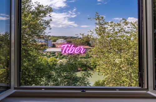 Testaccio Apartment | DELUXE Suite, stunning view of the Tiber River. Top floor with elevator