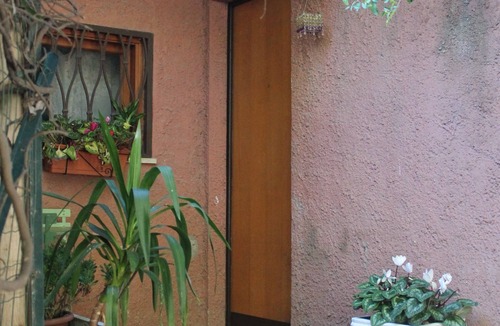 Zona LVI Grottarossa Apartment | Depandance surrounded by the greenery of northern Rome
