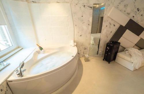 Rome City Centre House | Design&Art Pie' - Elegant Rooms Near the Pantheon, Calm & Central Stay