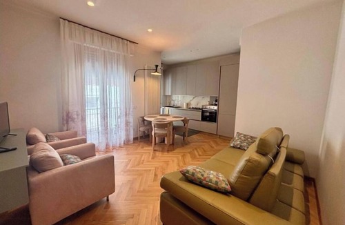 Empoli Apartment | Designer Apt King Bed Free Parking Florence 20 minutes