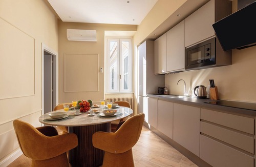 Celio Apartment | DEZA Colosseum view