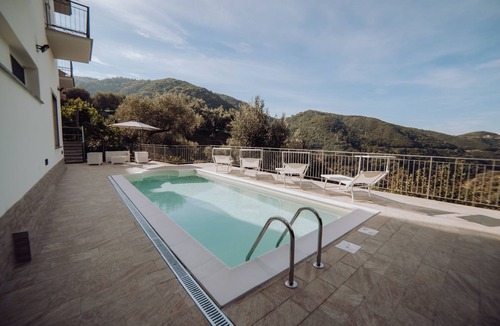 Rodio House | Di Bello House Blue Apartment