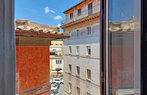 Rione V Ponte Apartment | Di Panico, Navona Duplex With Terrace By Halldis