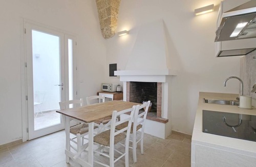 Casarano Apartment | Dimorè Deluxe Suite - Sleeps 4 - Wi-Fi - Terrace