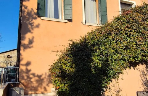 Longa Apartment | Dimora Astolfo 1 in Murano island