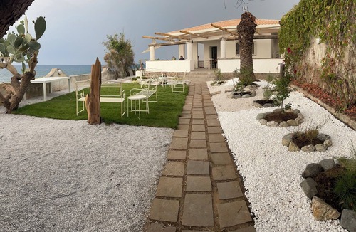 Gizzeria Villa | Directly facing the sea with private garden and direct access to the sea