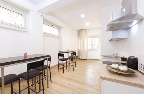 Universita House | Domina Pentagon Suites - Rome Tiburtina Guesthouse