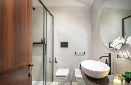 Dorsoduro Apartment | Domus Carla with Garden R&R