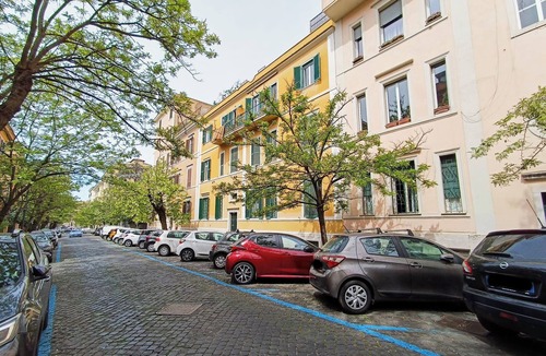 Esquilino Apartment | Domus Diana: Serene Center Base in Rome