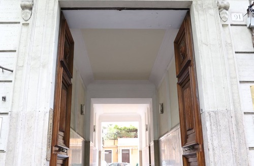 Prati Apartment | DOMUS HORTENSIA AT THE VATICAN