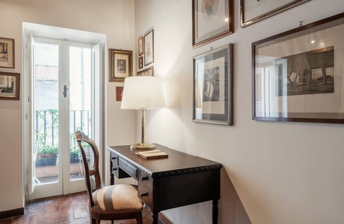 Rione VII Regola Apartment | Domus Quiritum Elite, charming downtown apartment