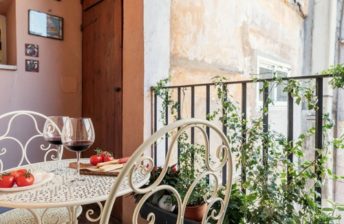 Rione VII Regola Apartment | Domus Quiritum Elite, charming downtown apartment