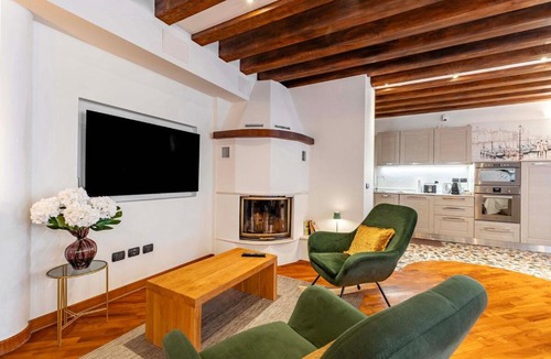 Dorsoduro Apartment | Domus with two terraces and canal view in Dorsoduro