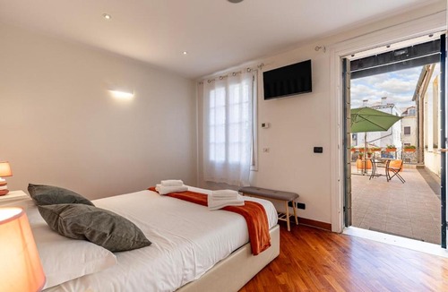 Dorsoduro Apartment | Domus with two terraces and canal view in Dorsoduro