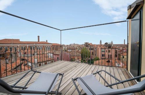 Dorsoduro Apartment | Dorsoduro Suite 1241 by Wonderful Italy
