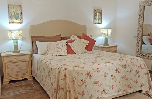Gaeta Bed & Breakfast | Double bedroom Leonida in B&B