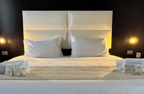 Fiumicino Hotel | E H SUITES ROME AIRPORT