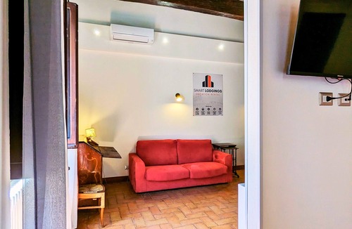 Rione XI Sant'Angelo Apartment | Elegance in Rome's Heart - Smart Lodging Prime