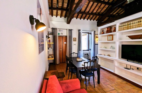 Rione XI Sant'Angelo Apartment | Elegance in Rome's Heart - Smart Lodging Prime