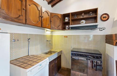 Riccio House | Elegant 2-Bedroom Holiday Home in Tuscan